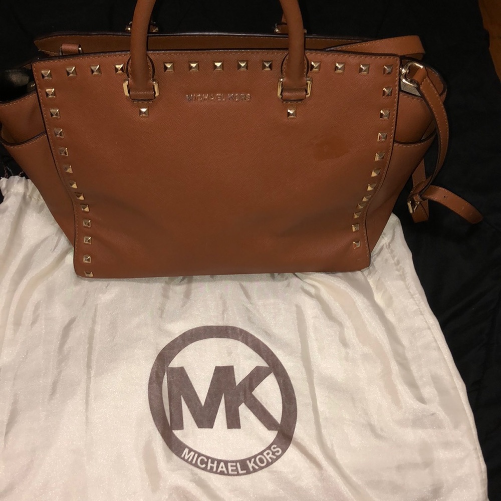 Used Michael kors bag comes with dust bag